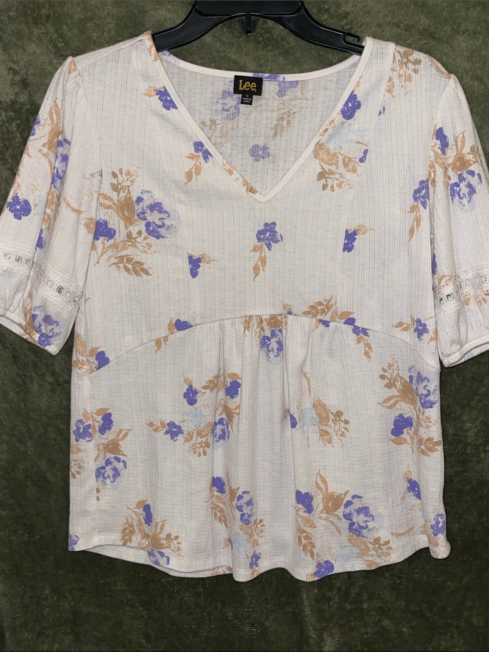 Lee Cream V-Neck Floral Short Sleeve Tunic